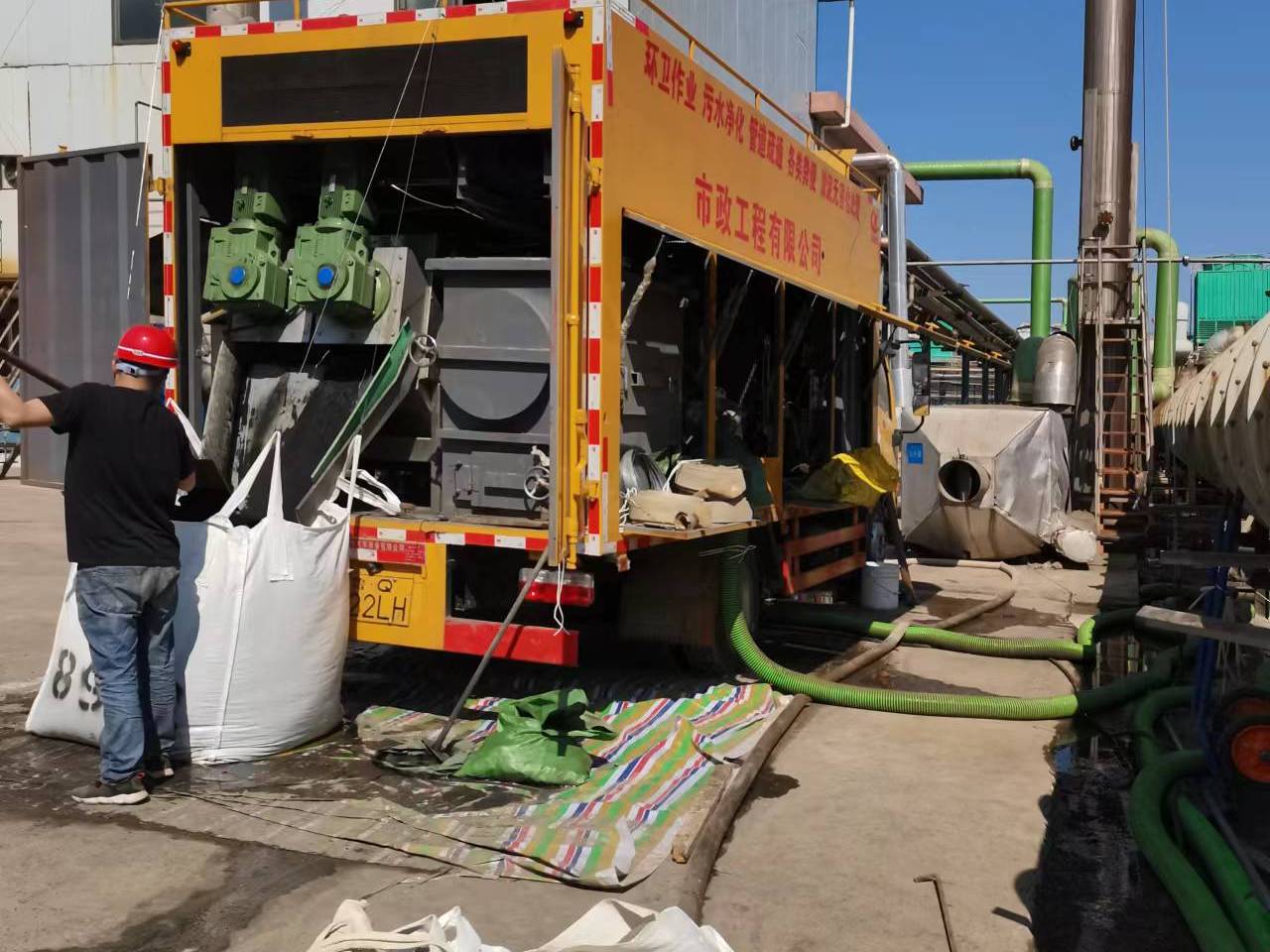 兴宾淤泥压干处理